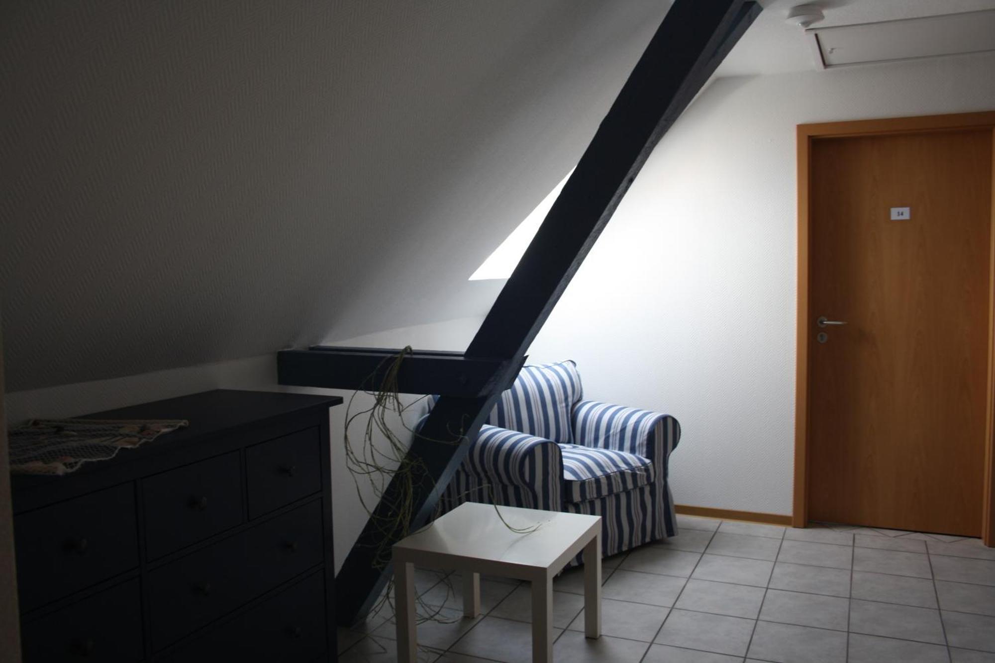 נורדייך Hotel Pension Am Hafen מראה חיצוני תמונה