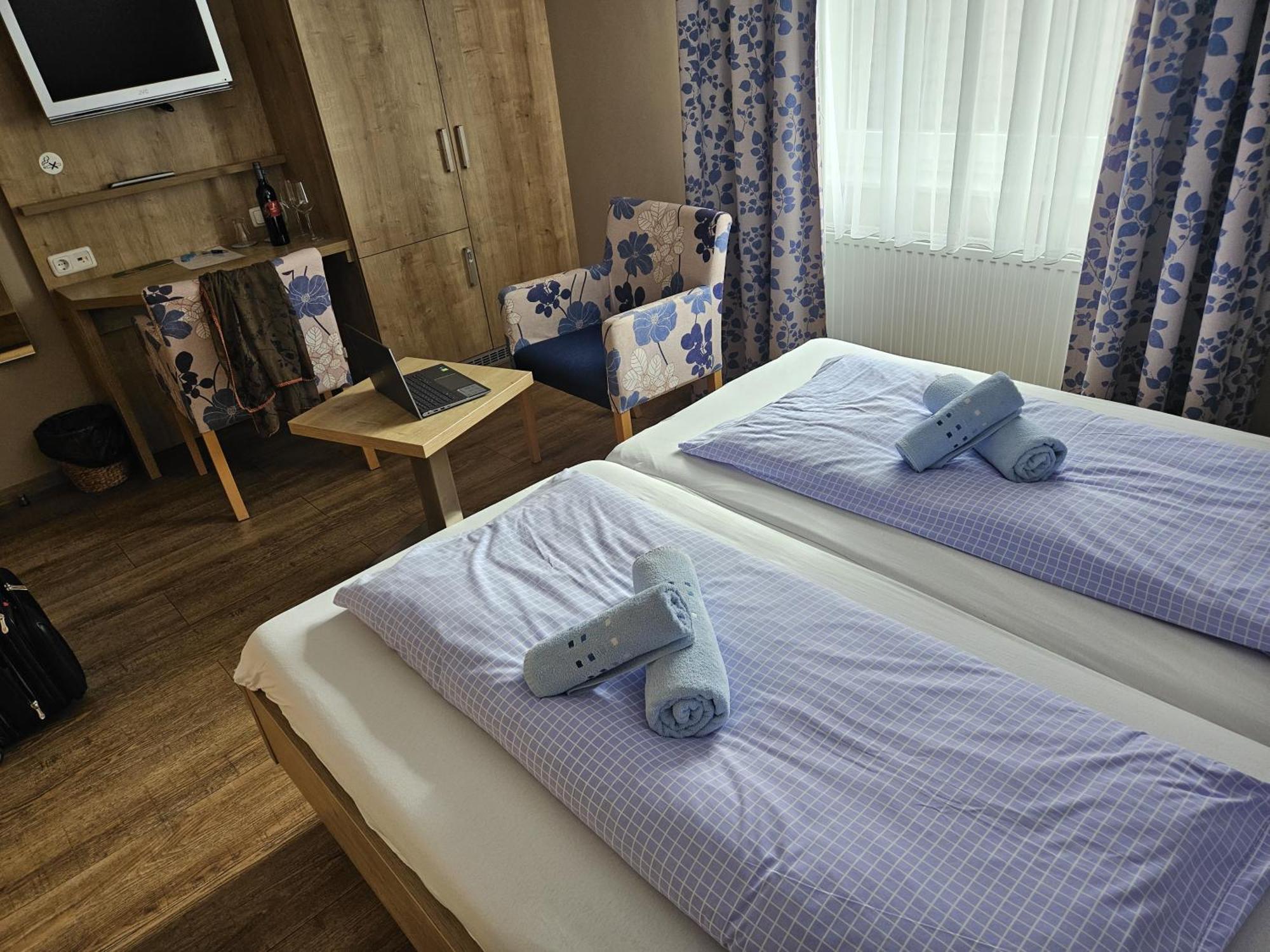 נורדייך Hotel Pension Am Hafen מראה חיצוני תמונה