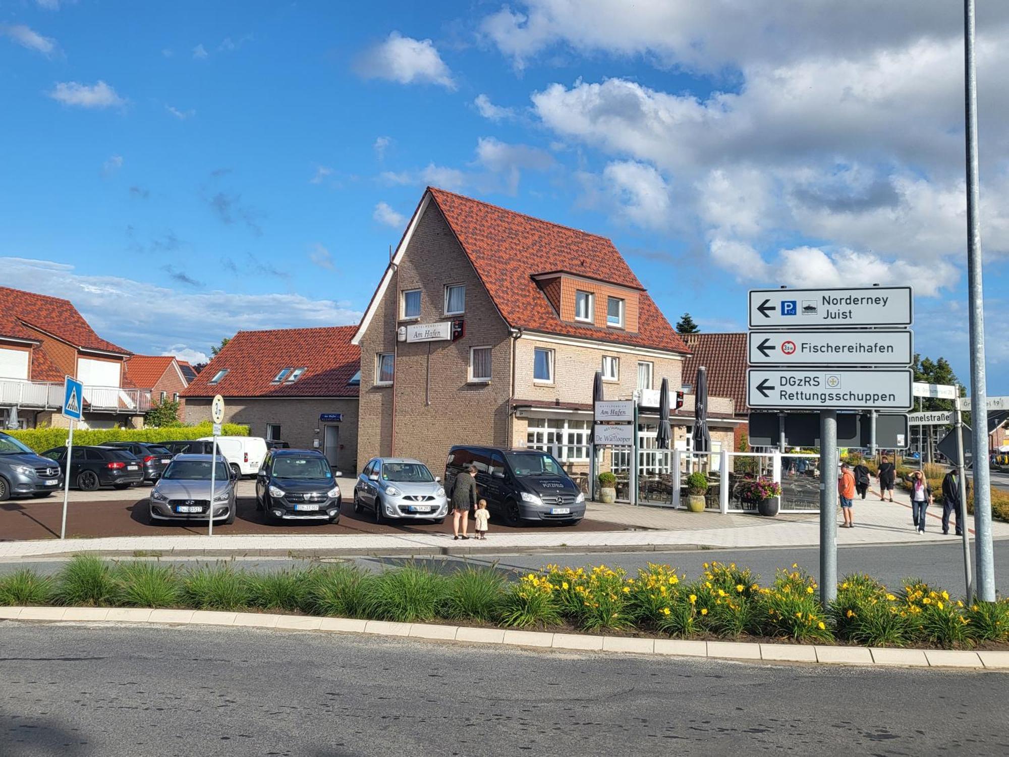 נורדייך Hotel Pension Am Hafen מראה חיצוני תמונה