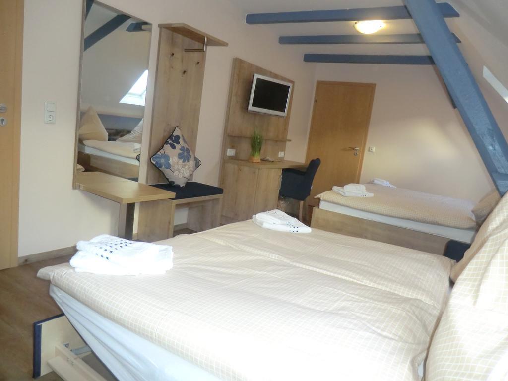 נורדייך Hotel Pension Am Hafen חדר תמונה